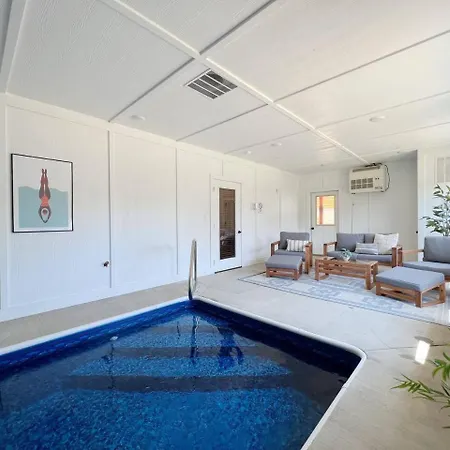 Splendid 2Cabins Sleeps 28 Pool Hot Tub More